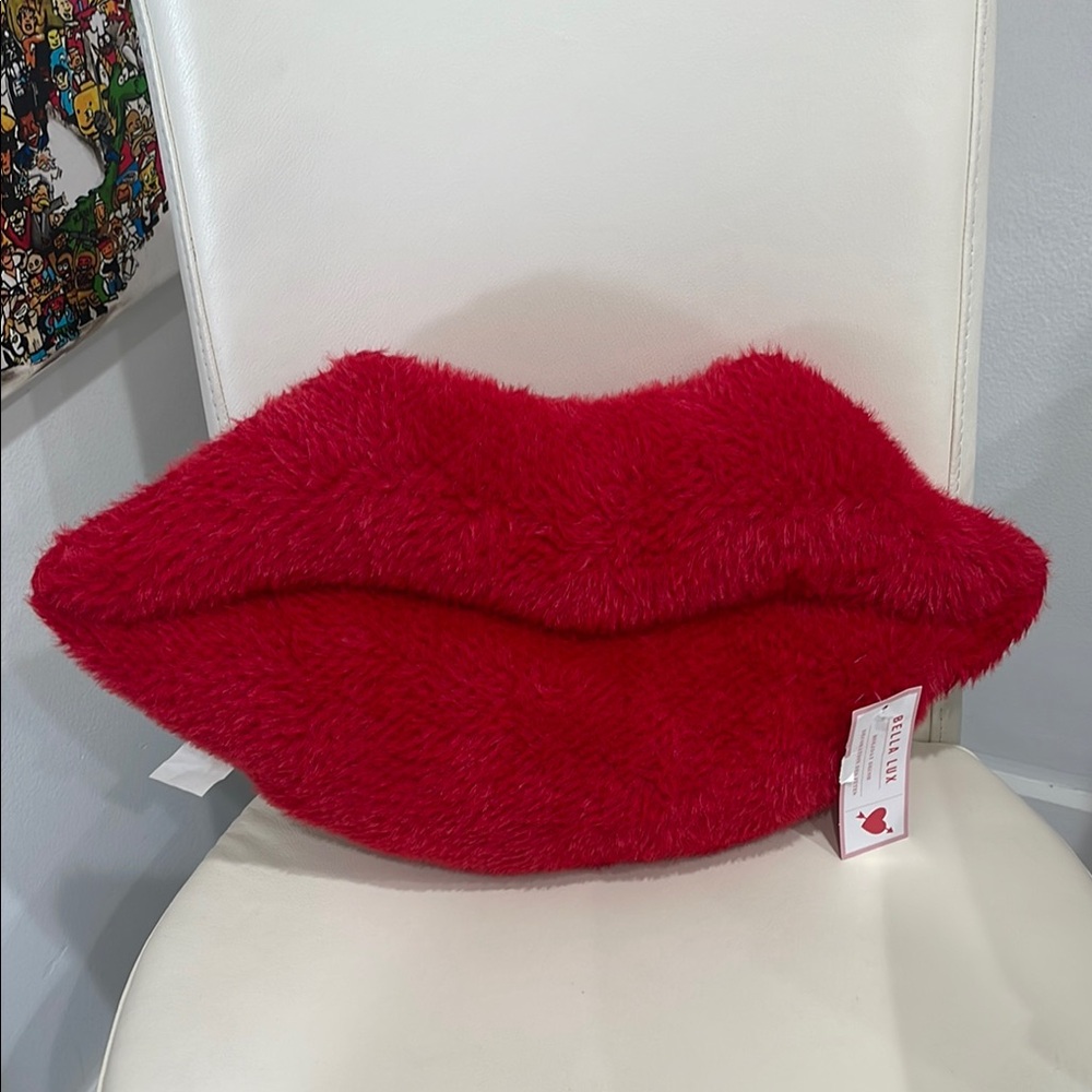 Bella Luxx ❤️ Plush Red Lip-Shaped Cushion Pillow Holiday Decor